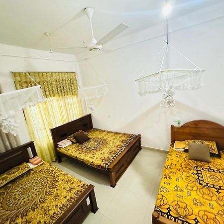 Golden Town Hostel タンガラ エクステリア 写真