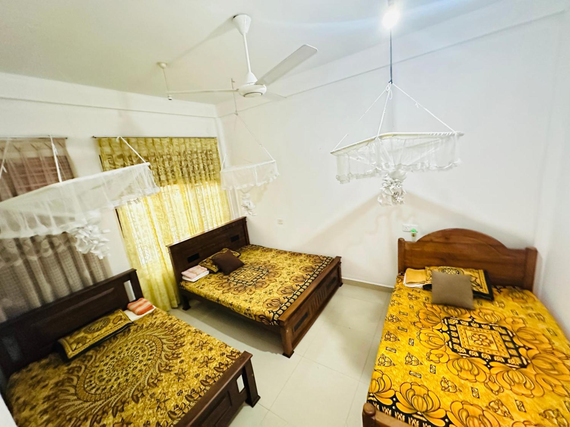 Golden Town Hostel タンガラ エクステリア 写真