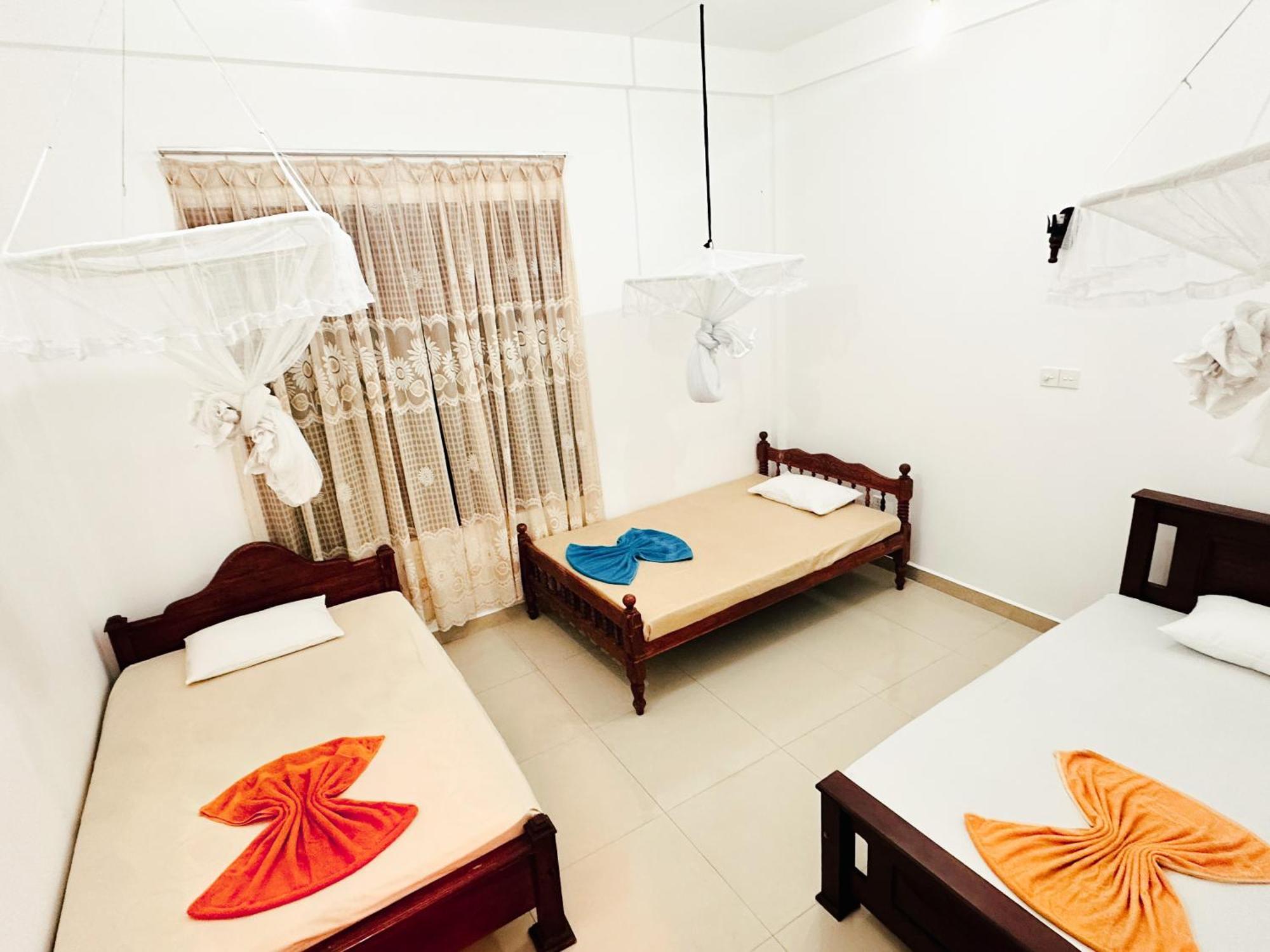 Golden Town Hostel タンガラ エクステリア 写真