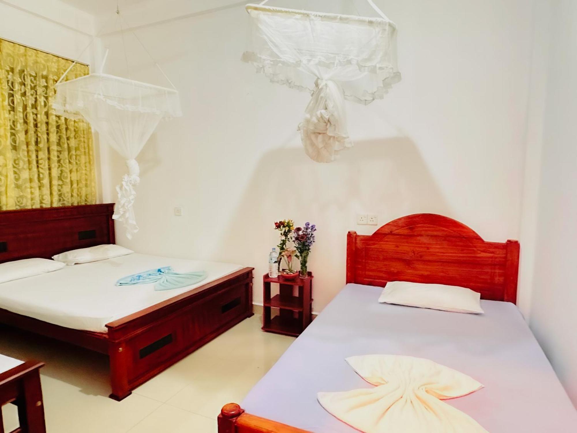 Golden Town Hostel タンガラ エクステリア 写真